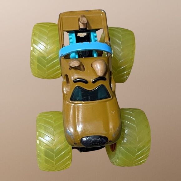 Scooby Doo Monster Jam Curse of the Gasoline Rare NEON YELLOW GREEN WHEELS - Picture 1 of 6